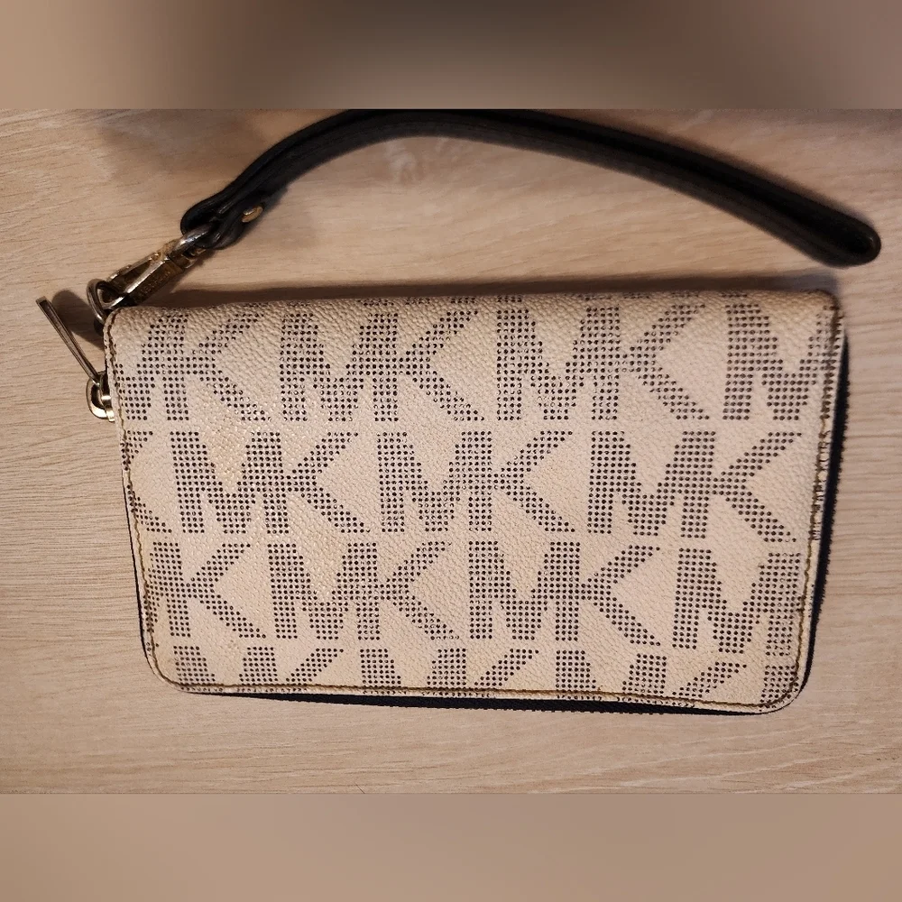 Preowned‎ Michael Kors wallet